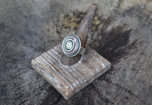 Load image into Gallery viewer, Fordite Round Ring